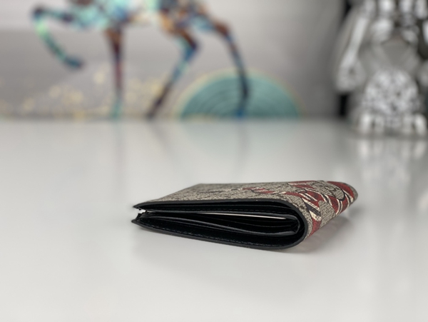 グッチ財布コピー背面デザイン